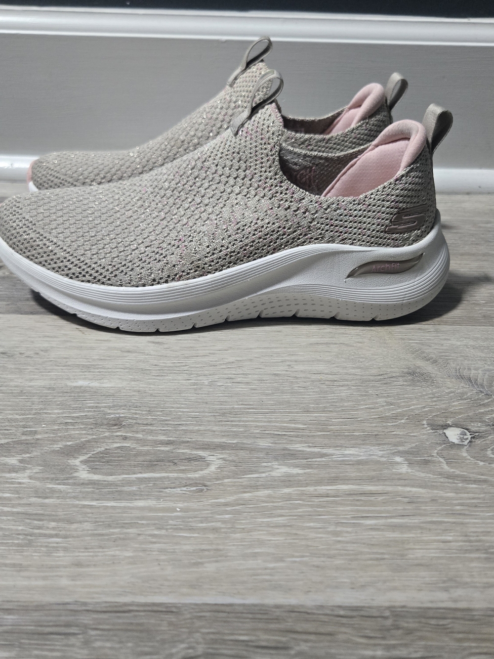 Skechers Arch Fit 2.0 Slip-On Athletic Sneakers Taupe and Pink 8.5